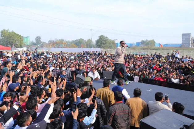 Outdoor fest gathering at HLM