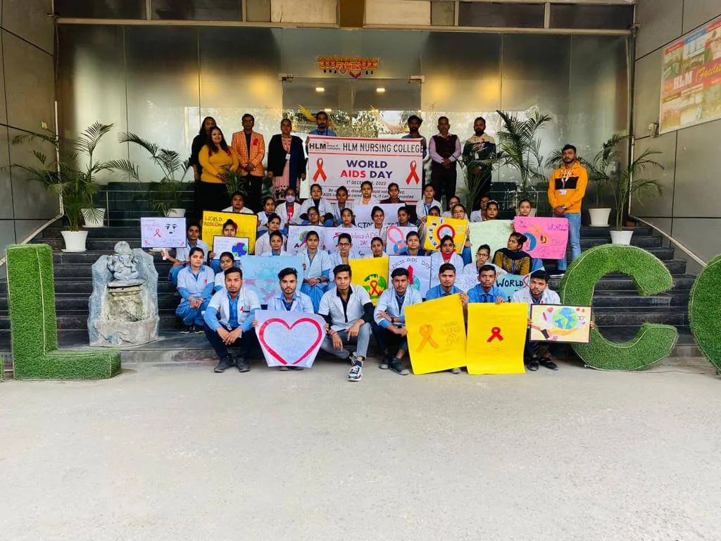 Student club group photo at HLM