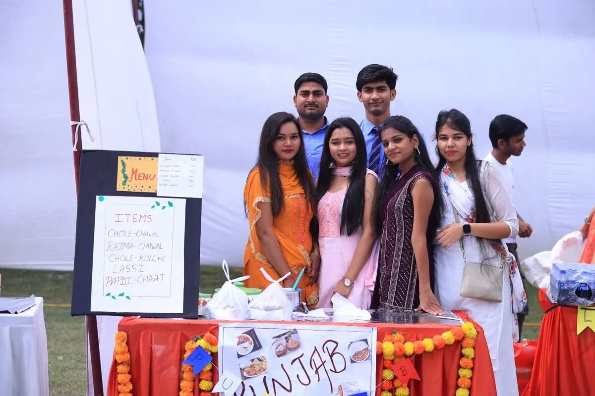 Student stalls fair at HLM